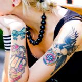 Kvinde med tatoveringer