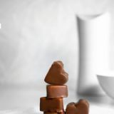 Chokoladehjerter ovenpå hinanden