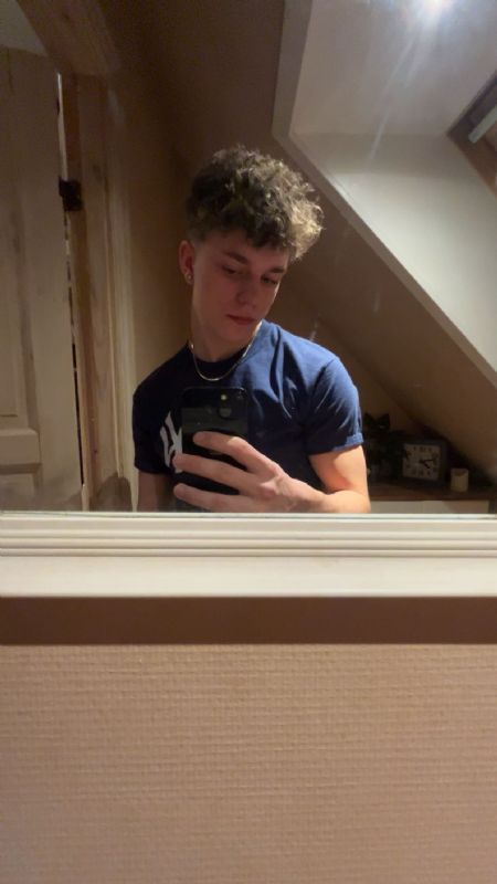 Profilbillede af Jonathan R- ID: 1734373 - Billede nr: 607961