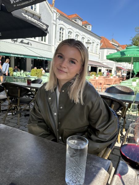Profilbillede af Emiline R- ID: 1743168 - Billede nr: 648883
