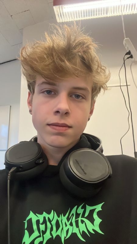 Profilbillede af Benjamin M- ID: 1746526 - Billede nr: 661831